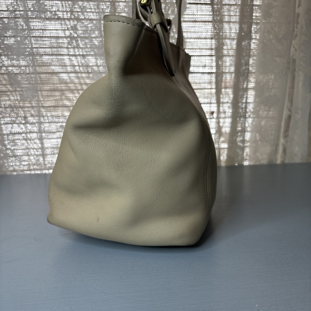 Vintage COACH Bone White Leather, Waverly Tote Bag, Zip, 4133 90s Dominican - Picture 4 of 16